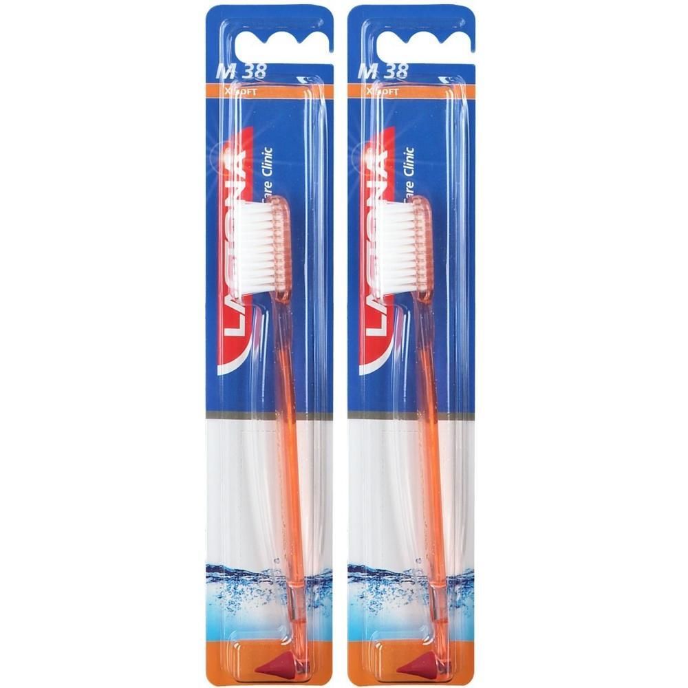 Twee Lactona M38 Super Soft tandenborstels in dubbelverpakking. Oranje handvatten, witte borstels.