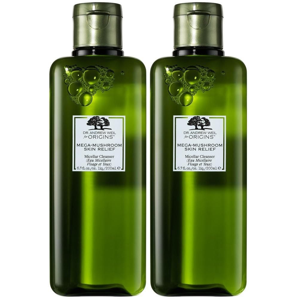Deux flacons verts de lotion micellaire Origins Mega-Mushroom Skin Relief.