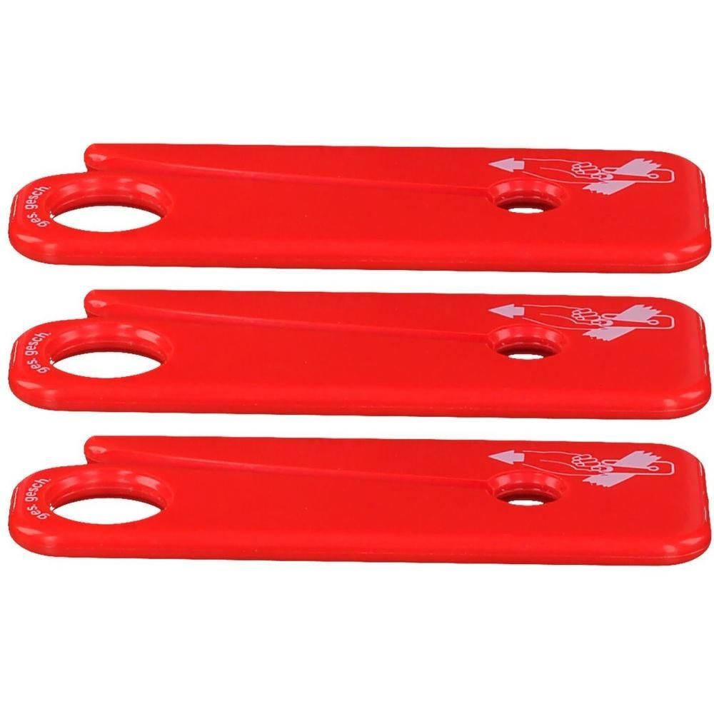 Trois coupe-ceintures rouges avec poignée ovale et un petit trou.