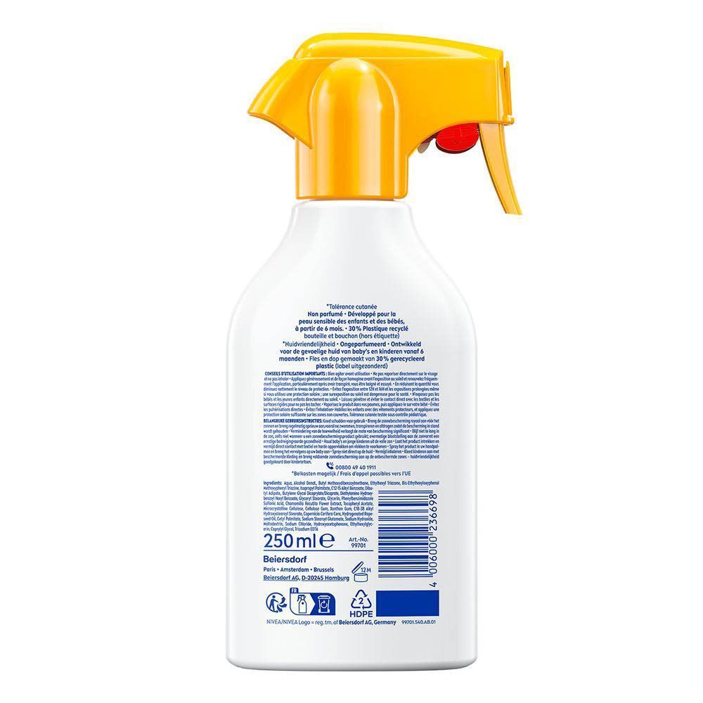 Achterkant van een NIVEA Sun Kids Sensitive Protect zonnebrandsprayfles van 250 ml.