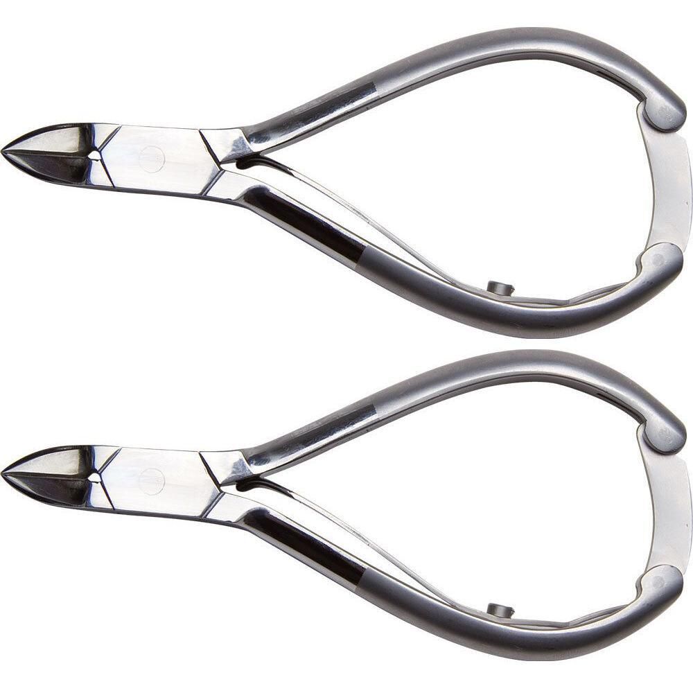 Deux coupe-ongles en acier inoxydable avec lames incurvées et poignées ergonomiques.