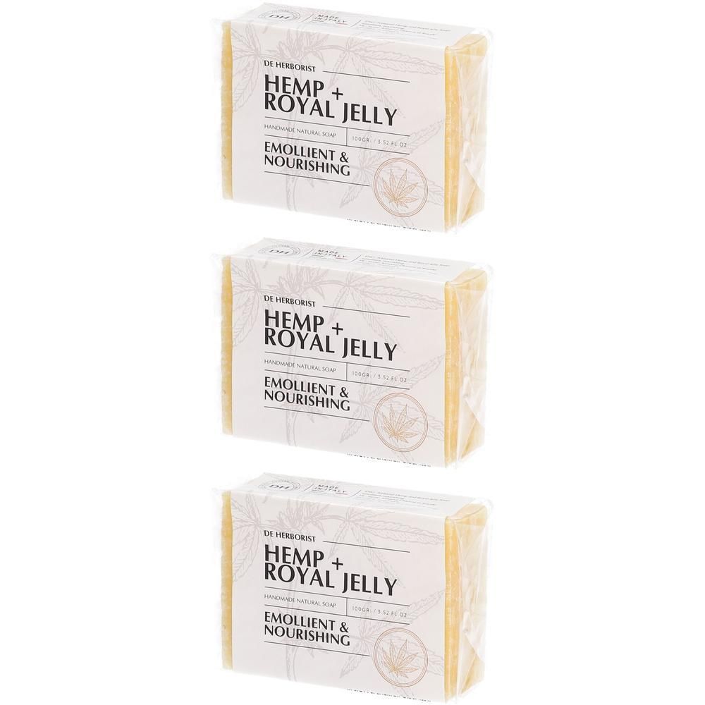 Trois barres de savon emballées au chanvre et à la gelée royale.