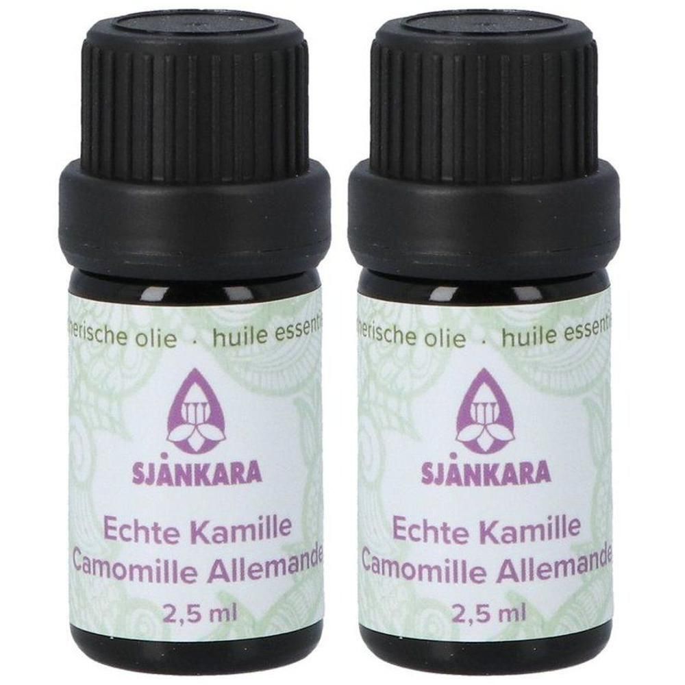 Deux flacons d'huile essentielle de camomille, 2,5 ml.