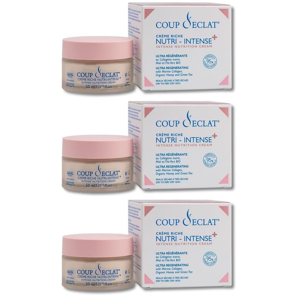 Drie crèmepotjes met roze deksels en bijbehorende doosjes. Opschrift: Coup d'Éclat Crème Riche Nutri-Intense+.