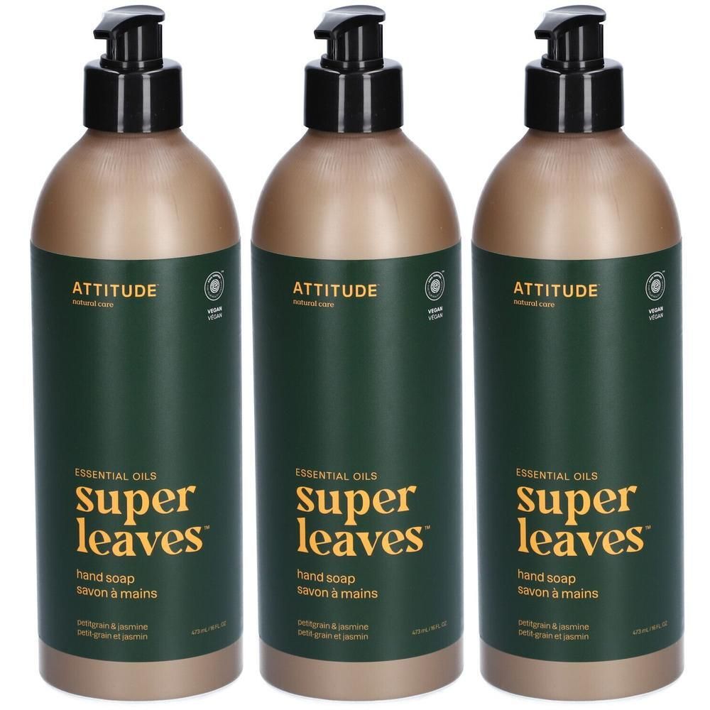 Trois bouteilles de savon pour les mains avec distributeurs à pompe. Emballage vert et doré avec texte jaune.