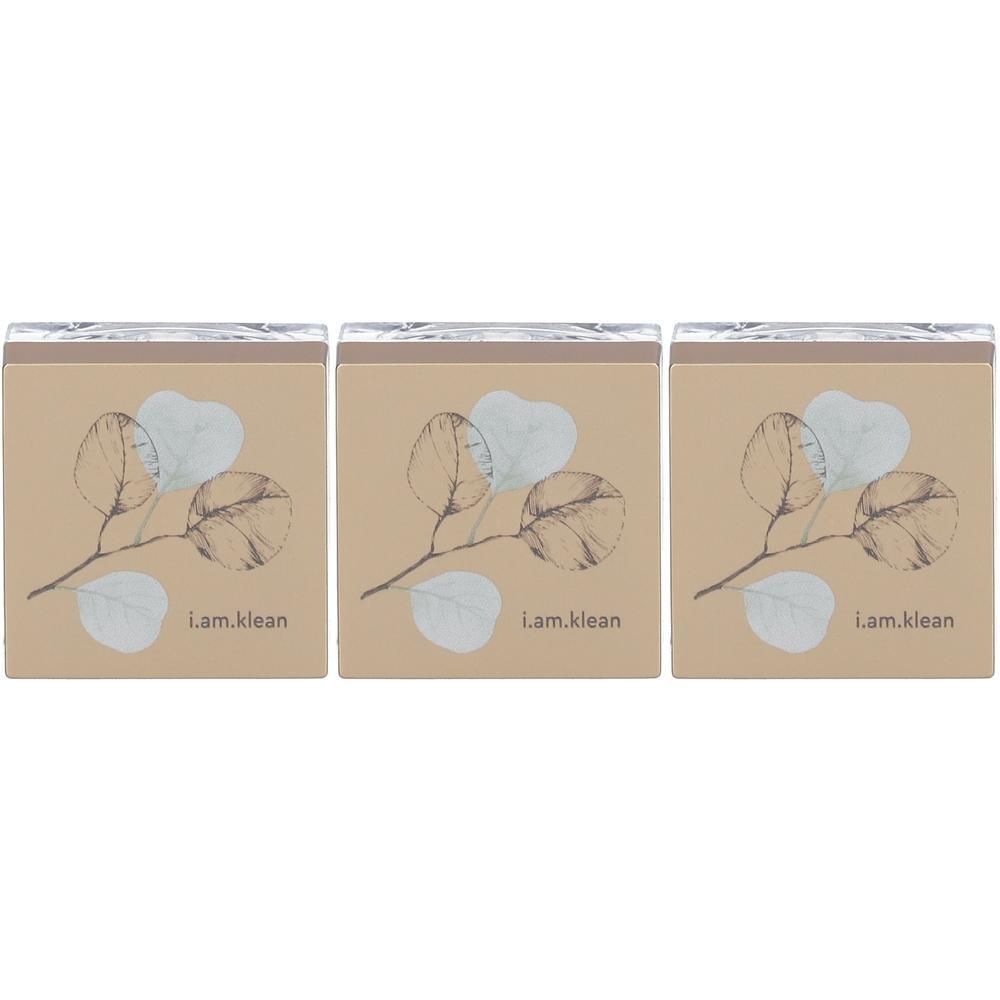 Trois emballages cosmétiques i.am.klean avec motif de feuilles.