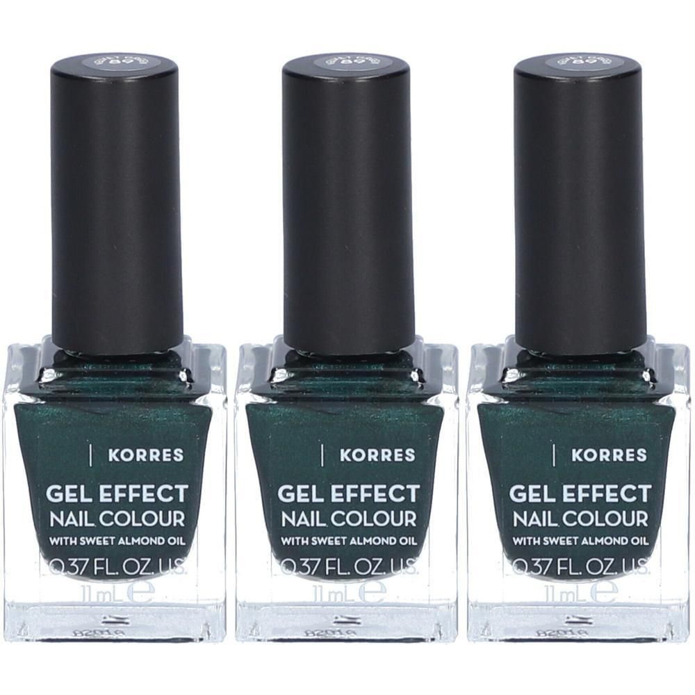 Trois flacons de vernis à ongles Korres Gel Effect vert foncé avec bouchons noirs.