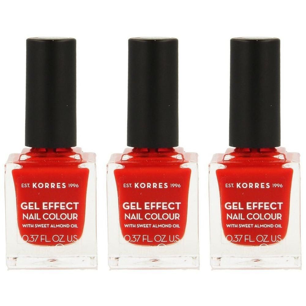 Drie flessen Korres Gel Effect Nagellak in Koraalrood.