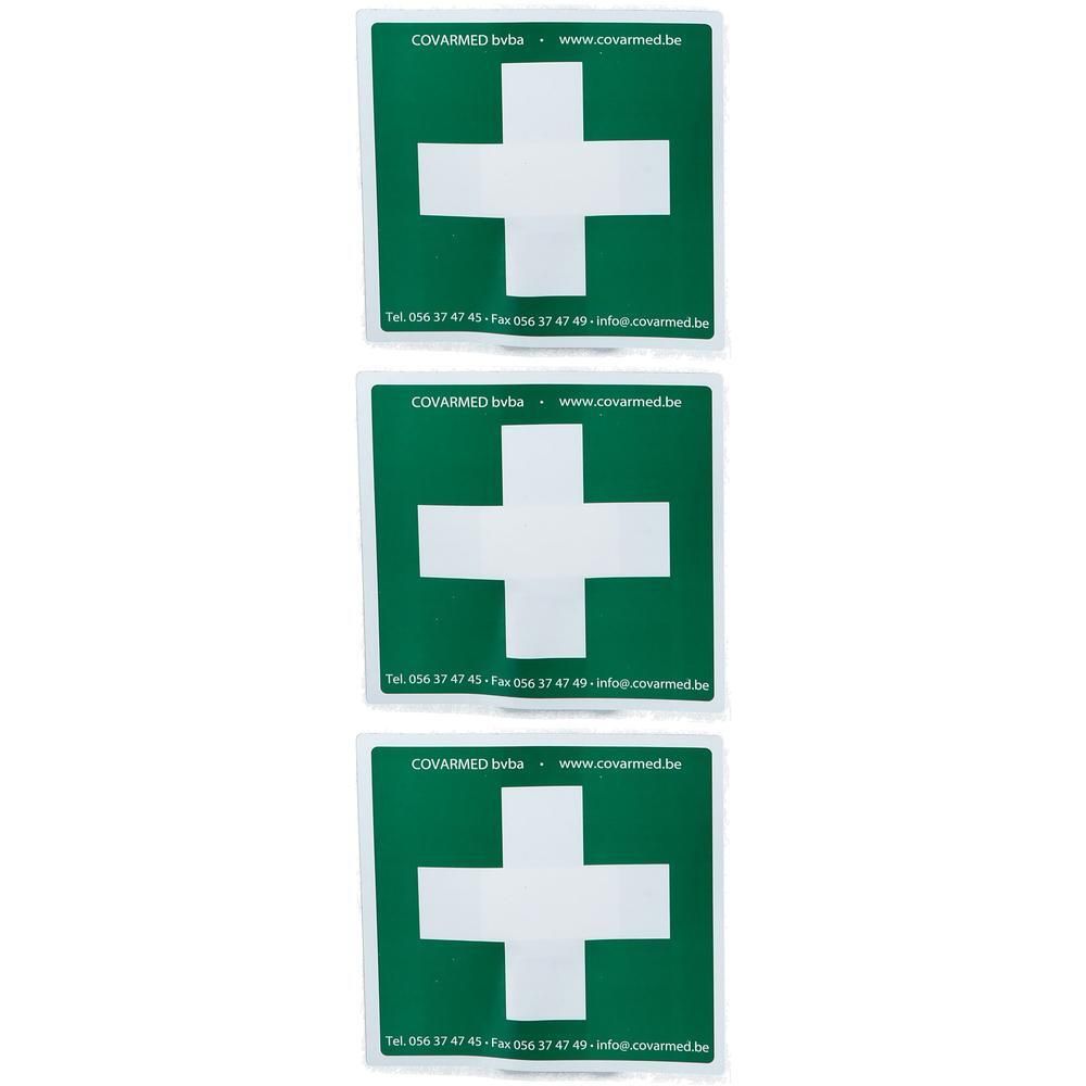 Groene EHBO-sticker met wit kruis en contactgegevens.