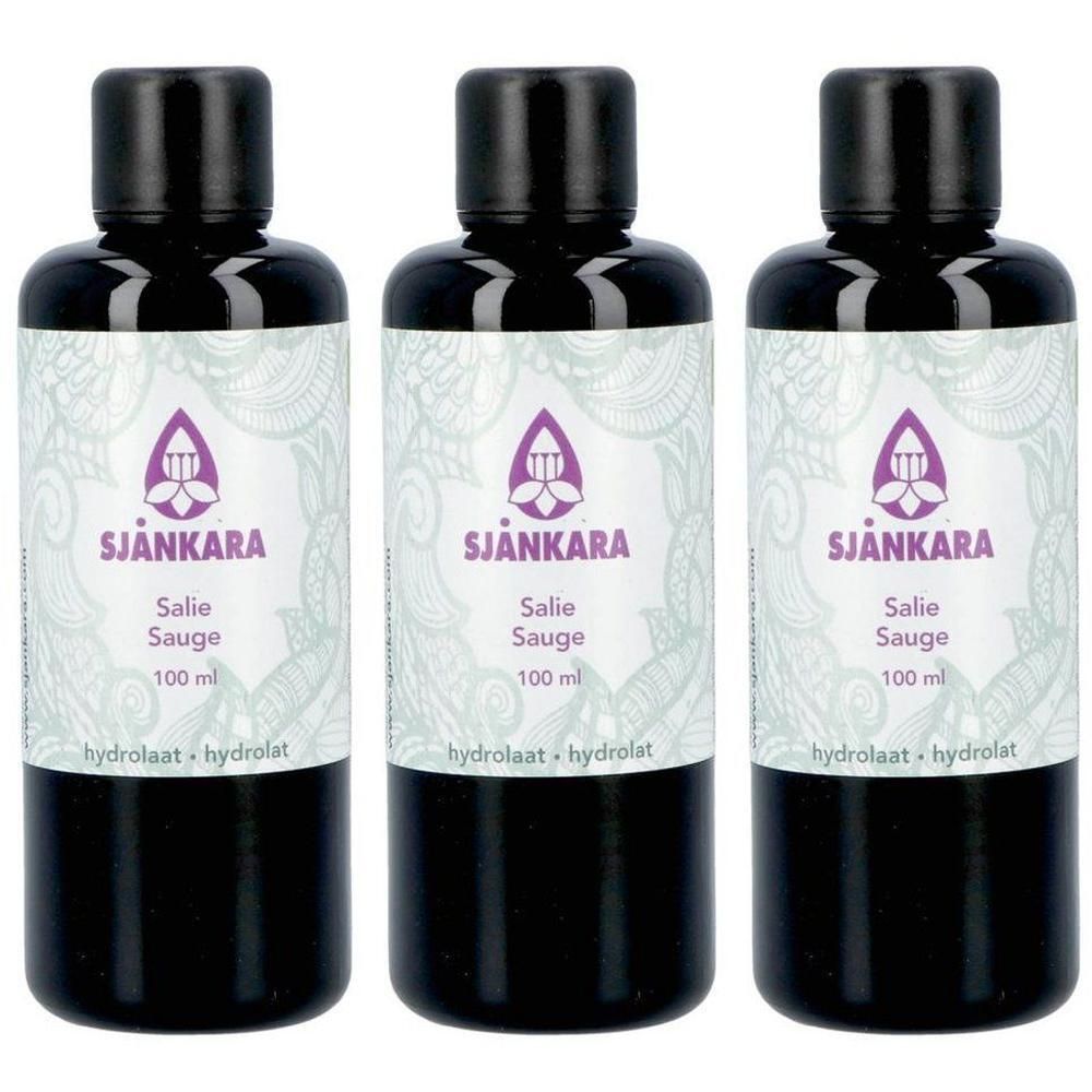Trois bouteilles foncées de Sjankara Salie Salie Hydrolat.