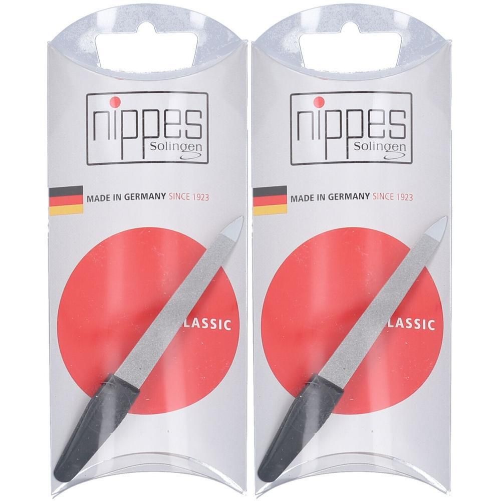 Deux limes à ongles avec manche noir et surface de limage argentée, emballées.