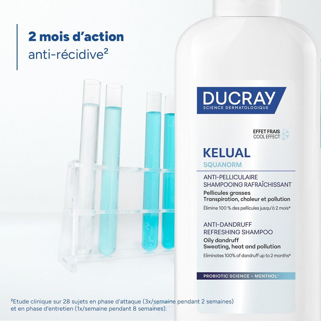 Flacon de shampooing Ducray Kelual Squanorm près de tubes à essai, pour 2 mois d'action anti-récidive.