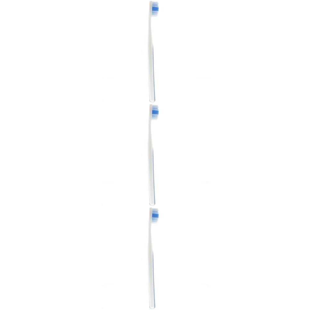 Trois brosses à dents blanches à têtes de poils bleus, disposées verticalement.
