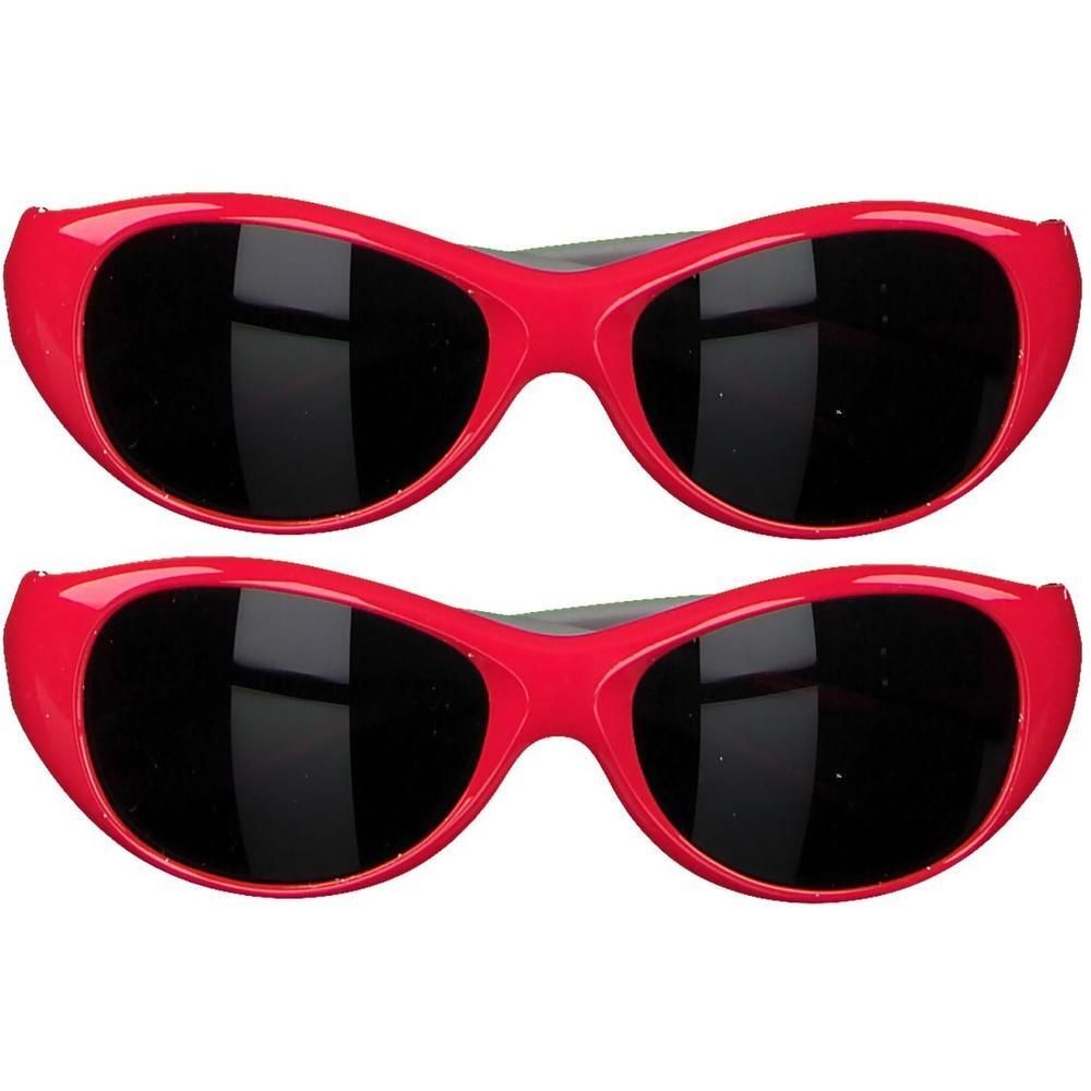 Deux paires de lunettes de soleil rouges avec verres noirs et une branche grise.