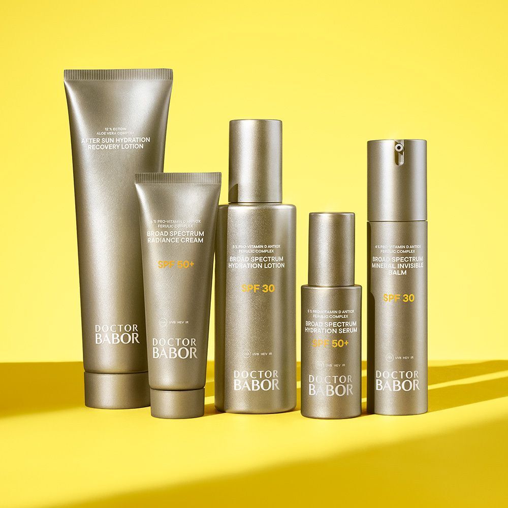 Cinq produits de soin Babor argentés, incluant lotions et crèmes SPF.
