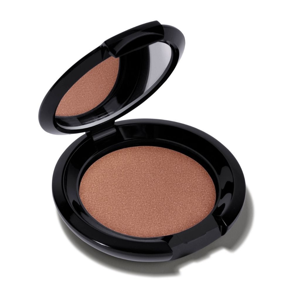 Un boîtier d'ombre à paupières rond ouvert, noir, contenant une poudre couleur cuivre et un miroir.