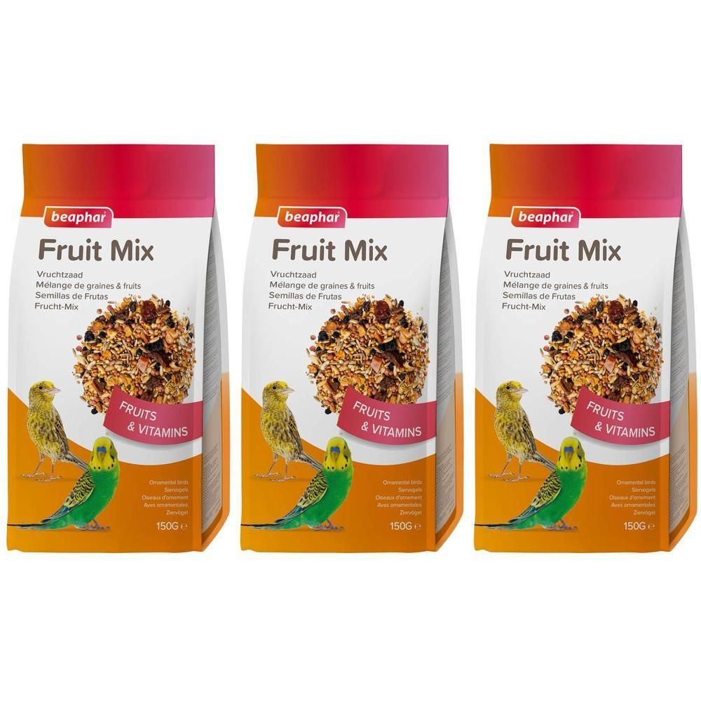 Drie pakken Beaphar Fruit Mix vogelvoer met fruit en vitaminen.