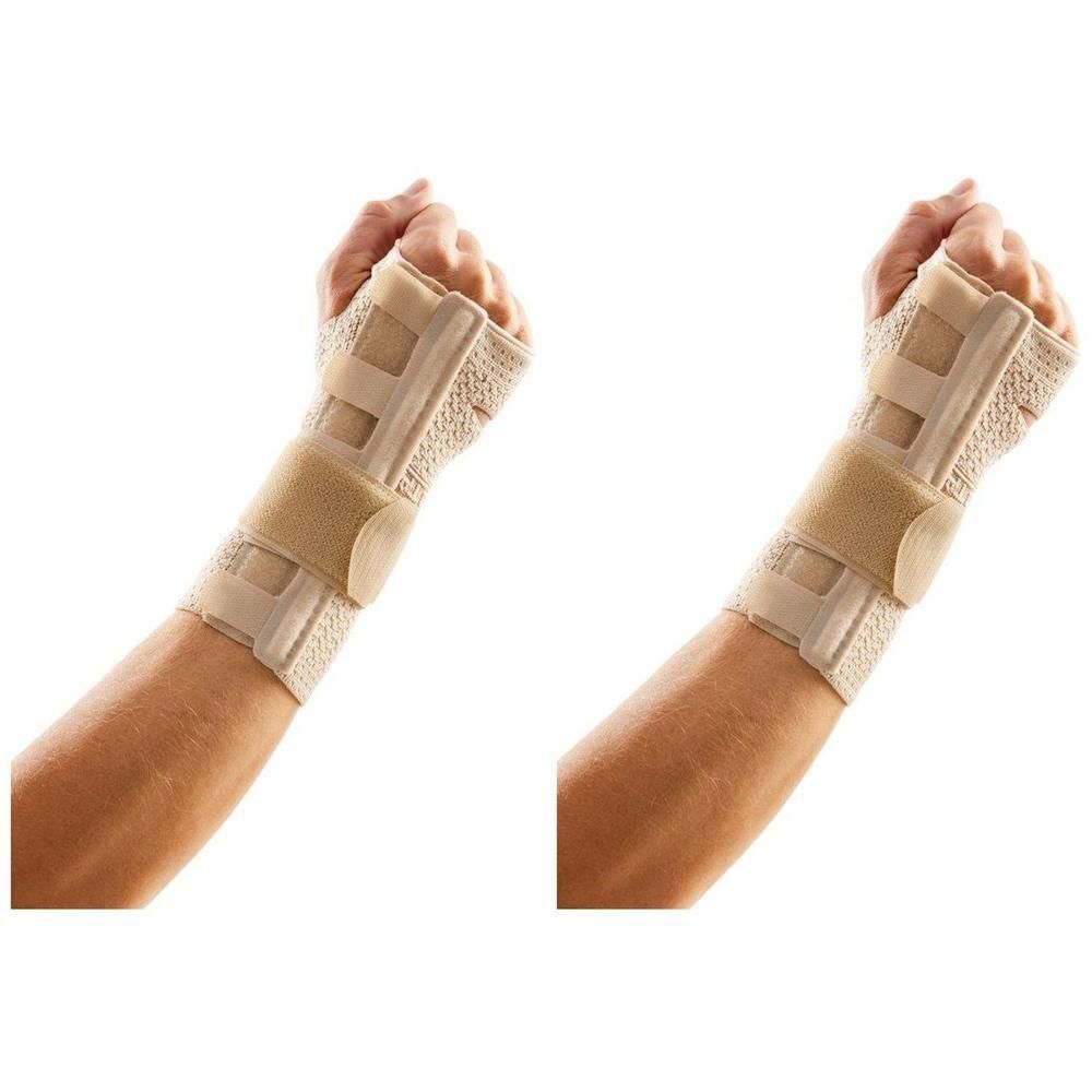 Deux supports de poignet en tissu beige avec fermetures velcro, portés sur les deux poignets.