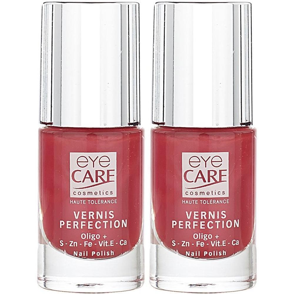 Twee flessen rode nagellak van Eye Care Cosmetics.