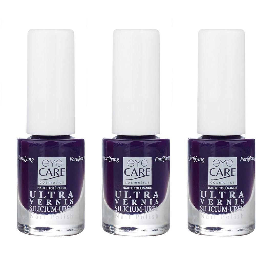 Trois flacons de vernis à ongles violet foncé avec bouchons blancs. Étiquettes indiquant la marque et le nom du produit.