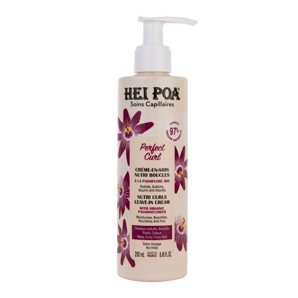 Un flacon Hei Poa Perfect Curl Crème sans rinçage avec pompe. Flacon beige à motif floral violet.