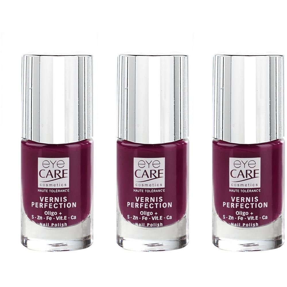 Trois flacons de vernis à ongles couleur châtaigne.