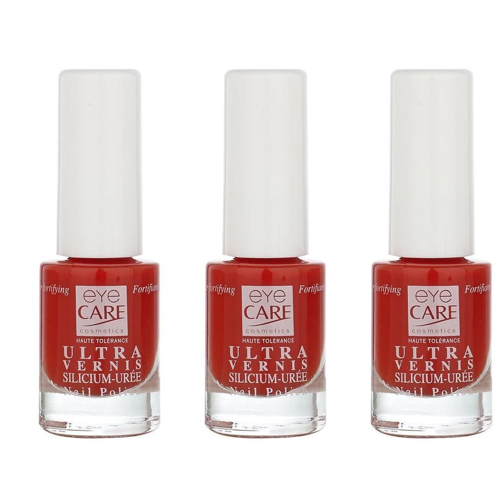Trois flacons de vernis à ongles rouge Eye Care avec bouchons blancs.