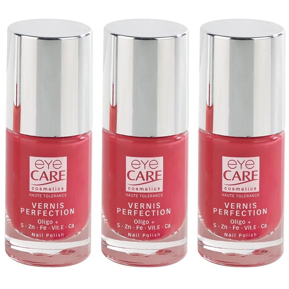 Drie flacons rode nagellak met zilveren doppen. Etiket toont 'eye CARE cosmetics VERNIS PERFECTION Oligo + S-Zn-Fe-Vit.E-Ca Nail Polish'.