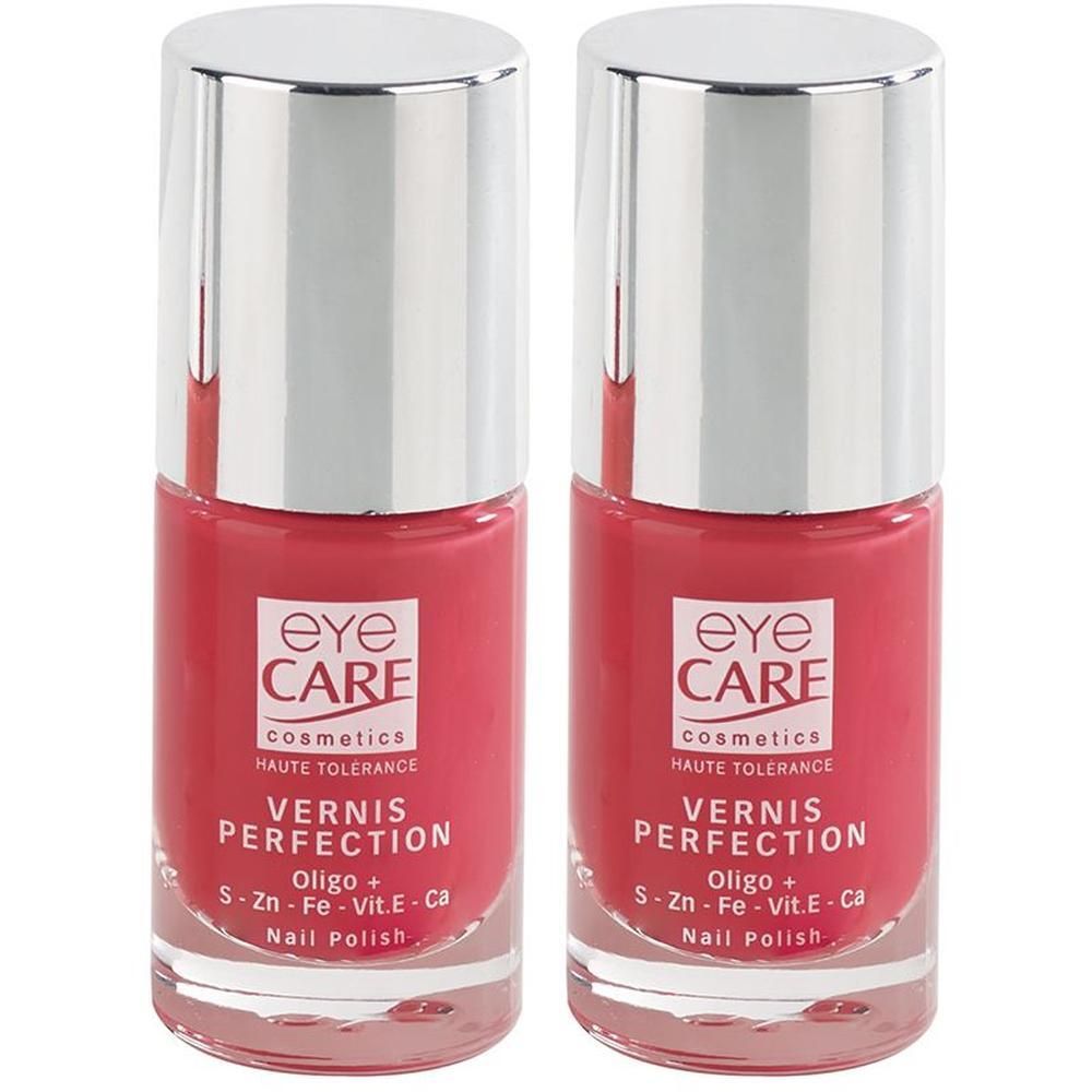 Twee flessen rode nagellak met zilveren doppen. Merk: Eye Care.