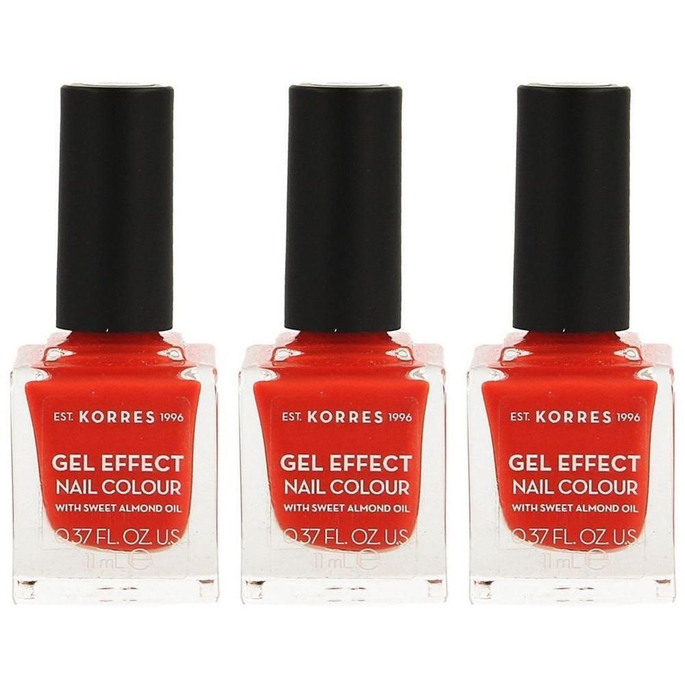 Drie flessen Korres Gel Effect nagellak in koraal met zwarte doppen.