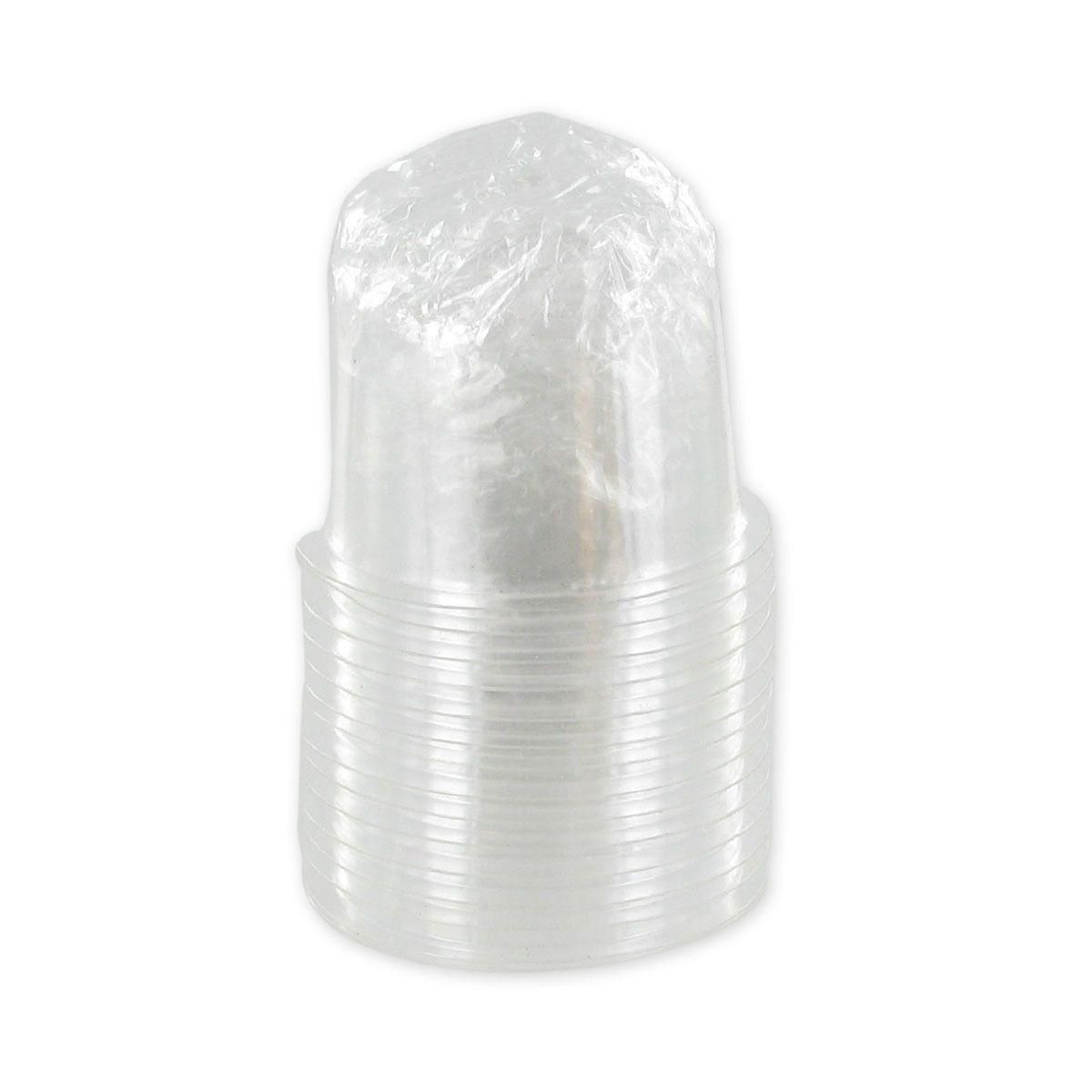 Pile de gobelets doseurs transparents, emballés dans du film plastique.