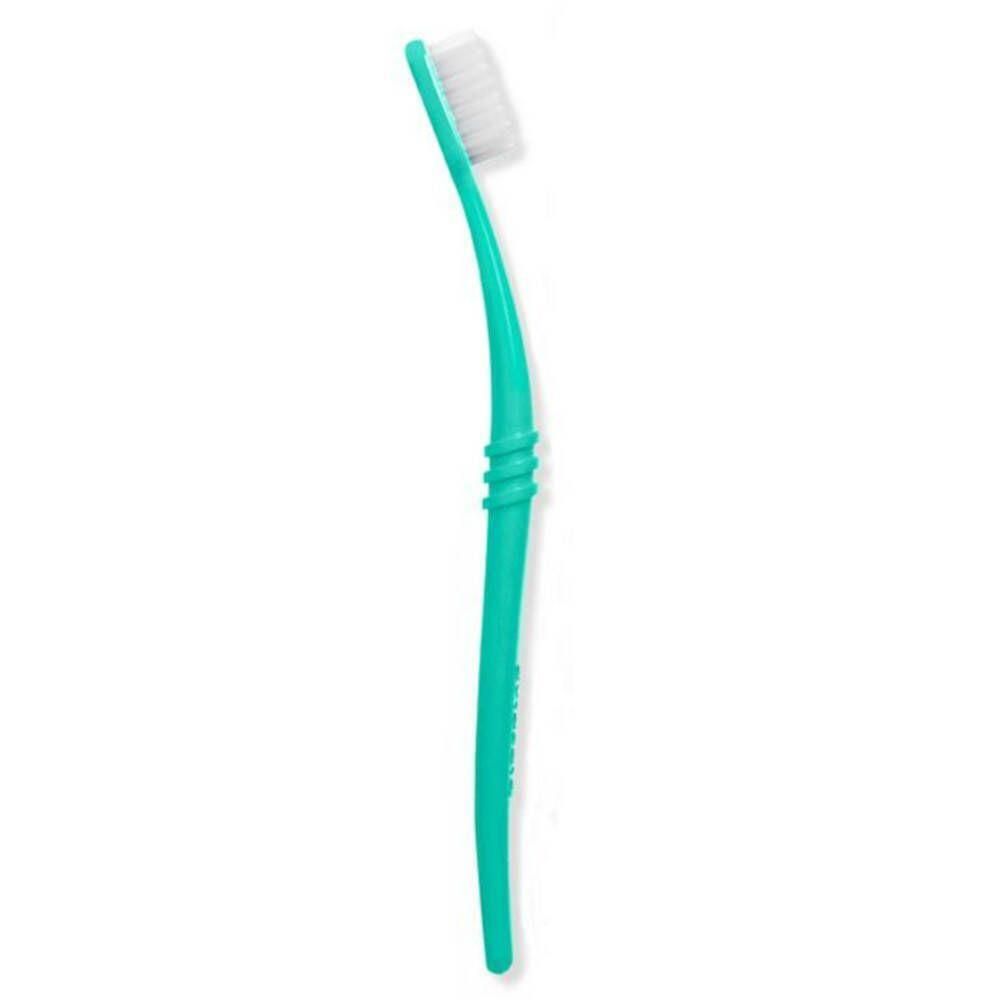 Turquoise tandenborstel van gerecycled plastic met zachte borstels en gegroefd handvat.