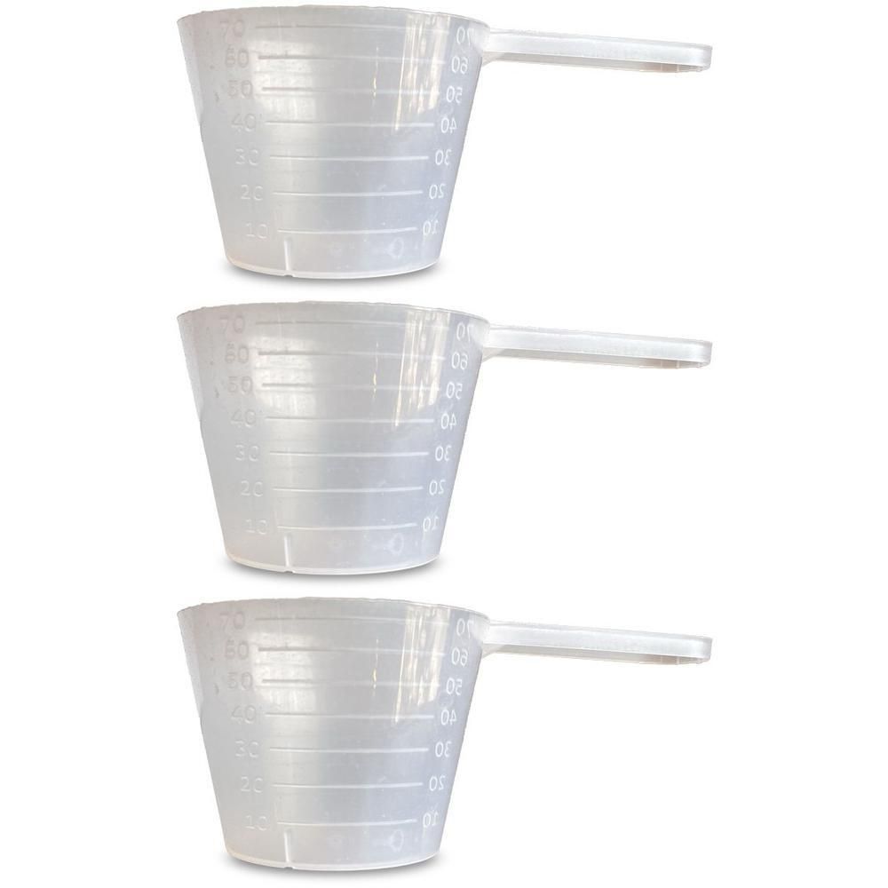 Drie doorzichtige maatlepels met handvat en markeringen voor milliliters en ounces.