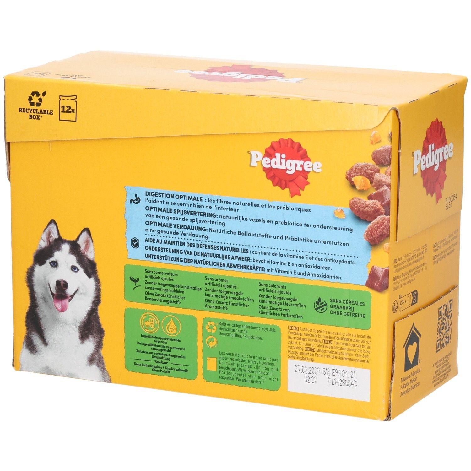 Zijaanzicht van de Pedigree Adult Protein+ hondenvoer verpakking met hondenafbeelding en productinformatie.