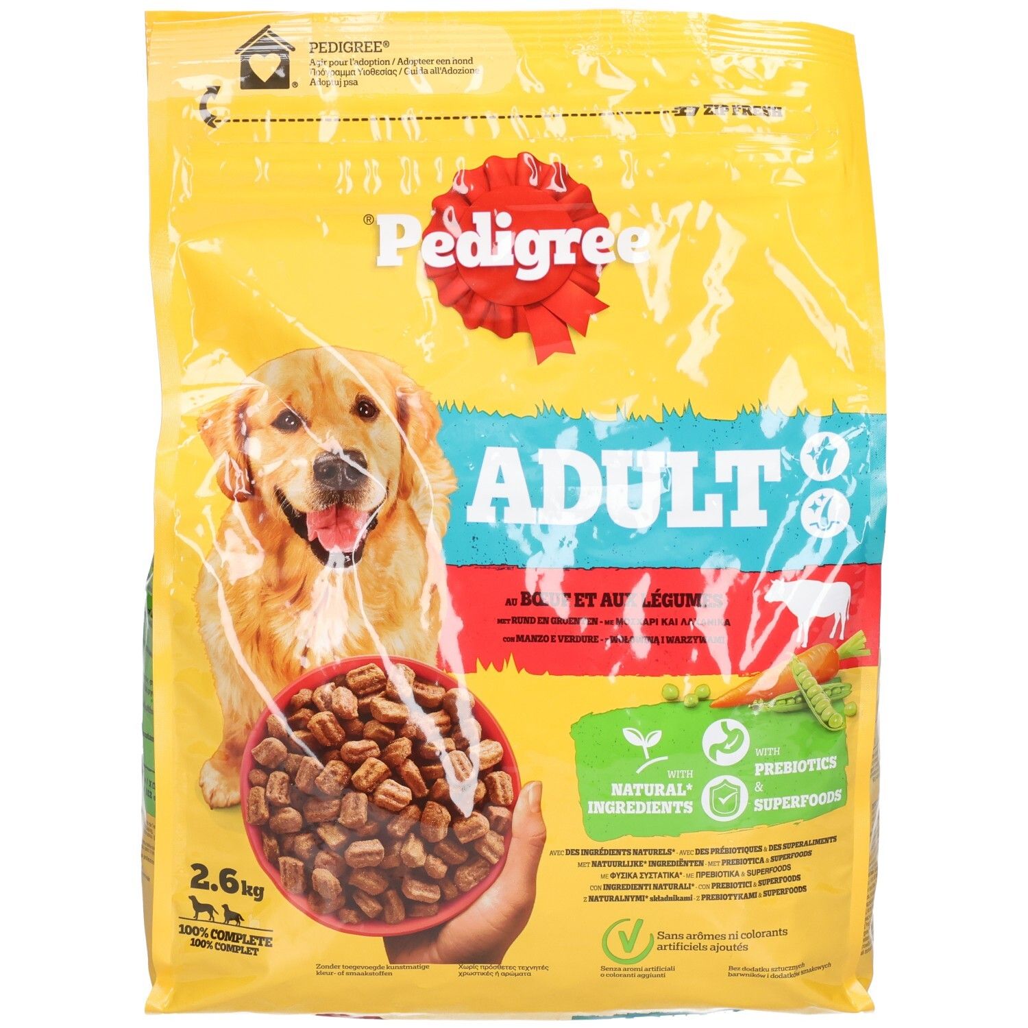 Pedigree Adult nourriture pour chien, bœuf, sac de 2,6kg avec chien et croquettes, vue de face.