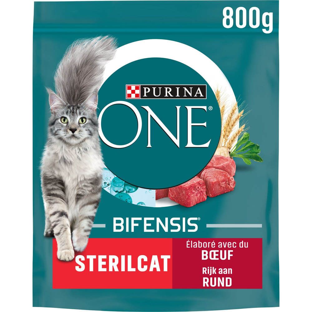 Sachet de 800g de nourriture pour chat Purina One Sterilcat au bœuf, avec un chat et des morceaux de bœuf.
