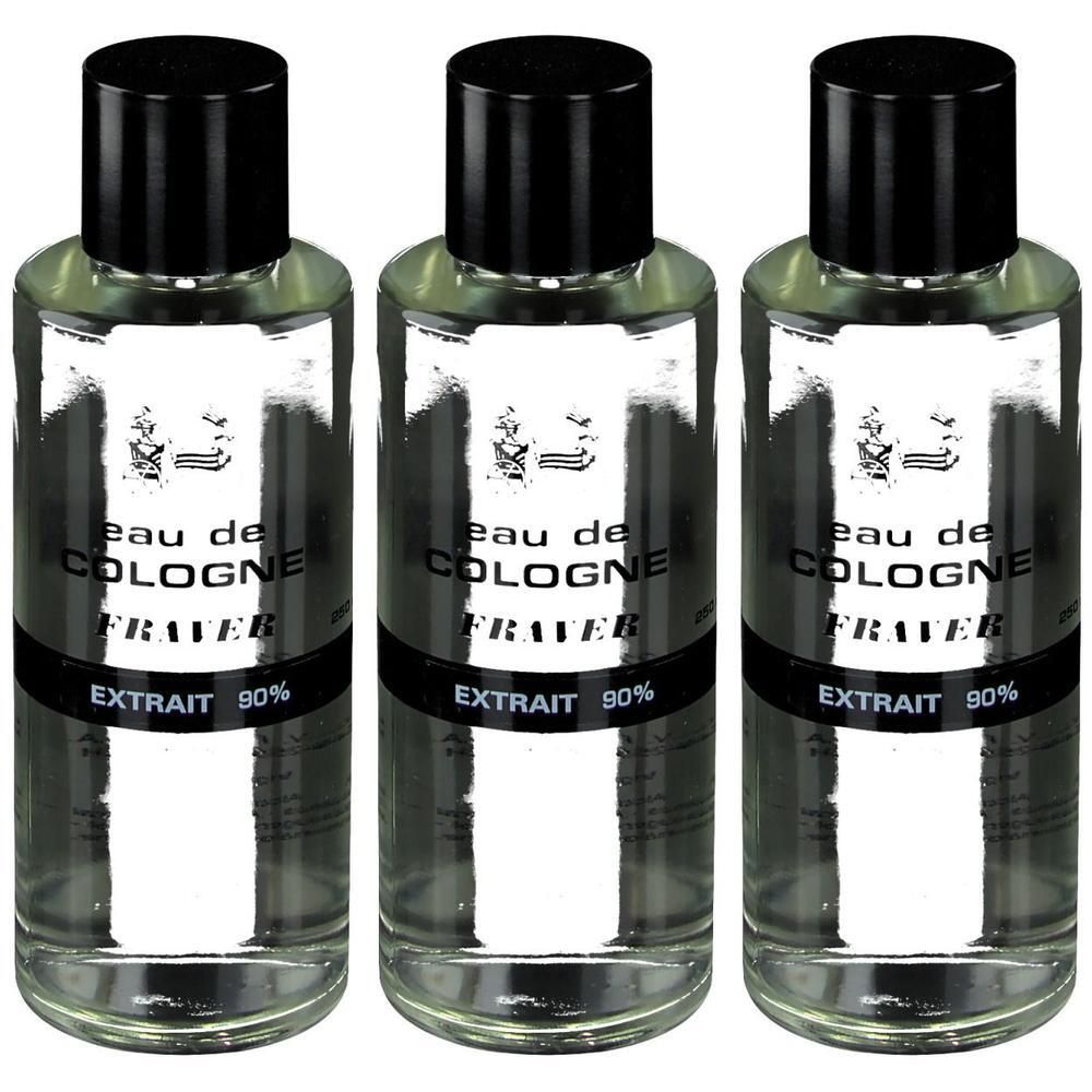 Drie flessen Eau de Cologne Frater Extract 90%. Heldere vloeistof in glazen flessen met zwarte doppen.