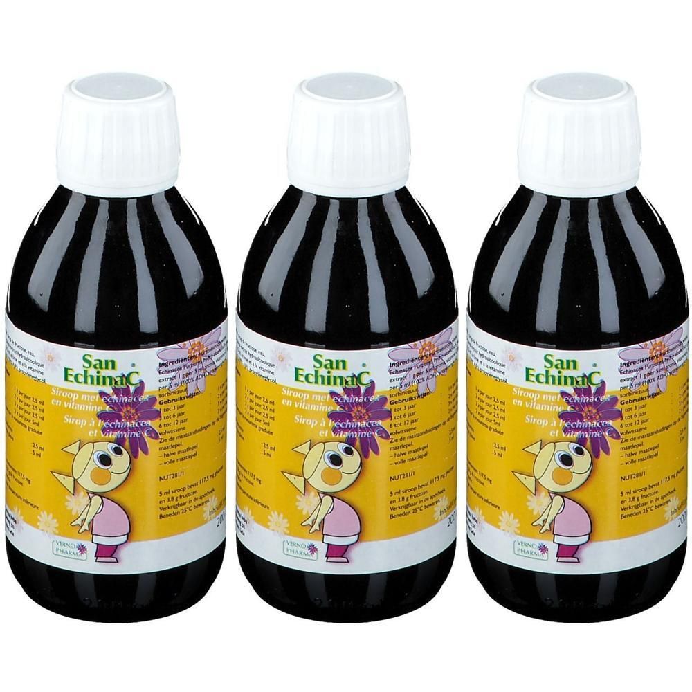 Trois bouteilles de sirop San Echin C avec bouchon blanc et étiquette jaune illustrée.