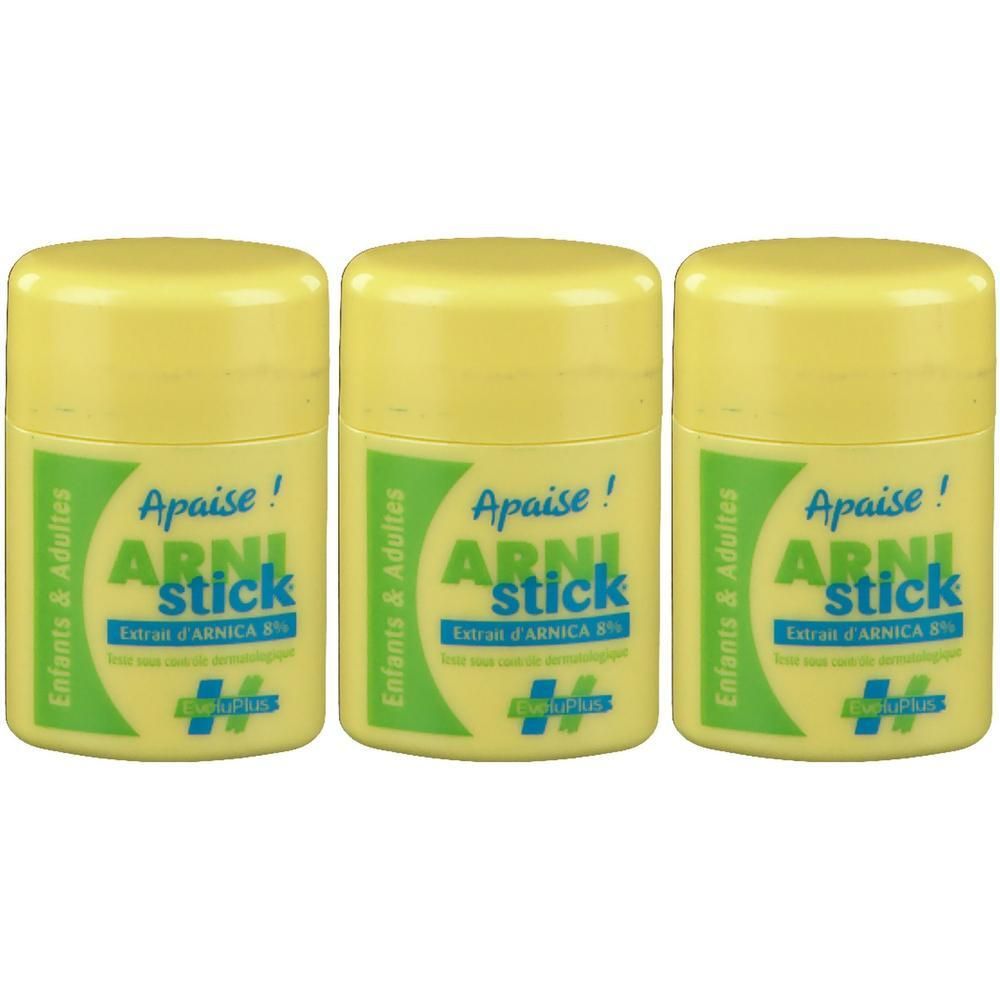 Drie gele Arni stick potjes, gelabeld met 'Arni stick' en 'Extrait d'ARNICA 8%'.