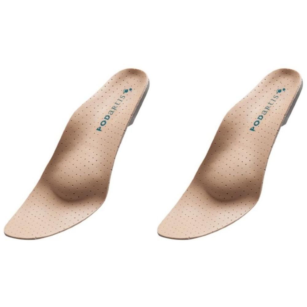 Twee beige orthopedische inlegzolen met perforatie en Podartis-logo.