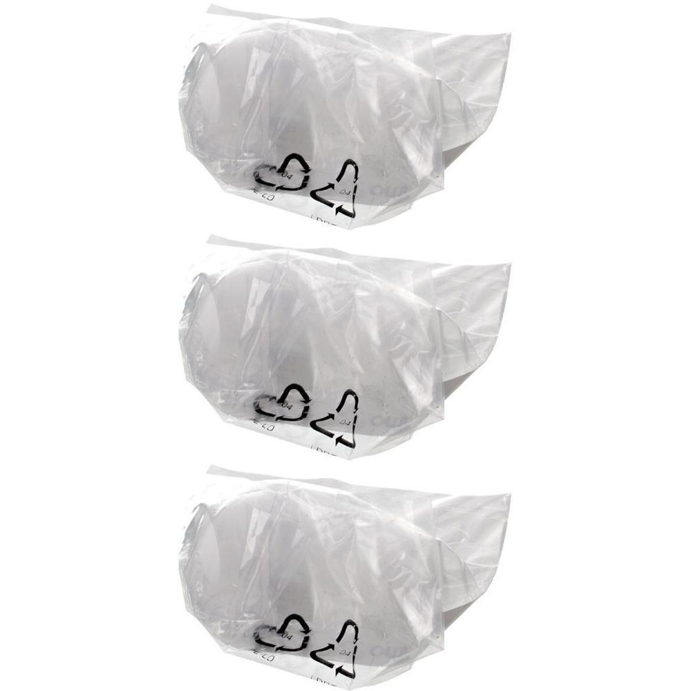 Trois sacs transparents contenant chacun un set de nébuliseur blanc. Symboles de recyclage visibles.