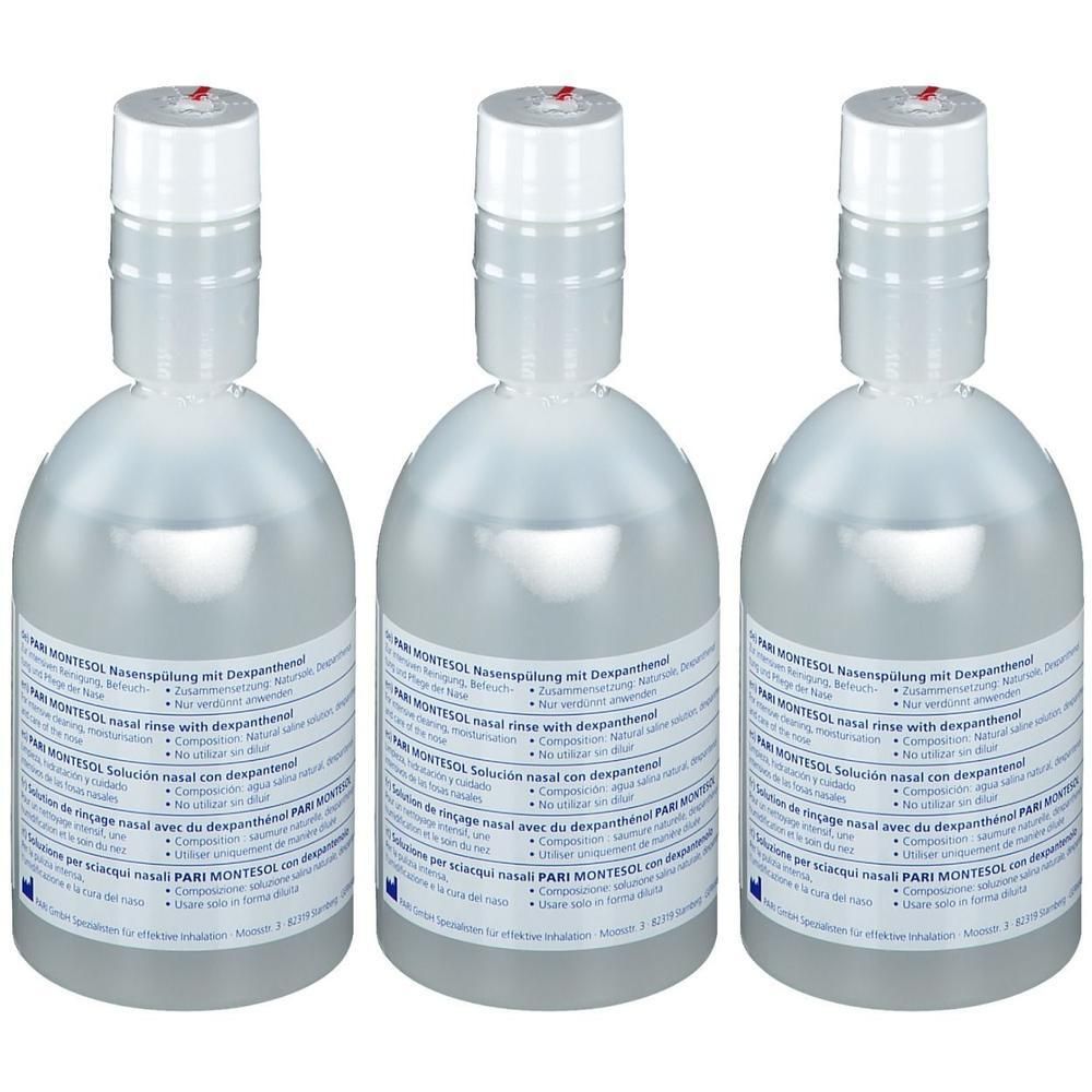 Drie flessen neusspoeling met dexpanthenol. Heldere vloeistof in doorzichtige plastic flessen met witte doppen.