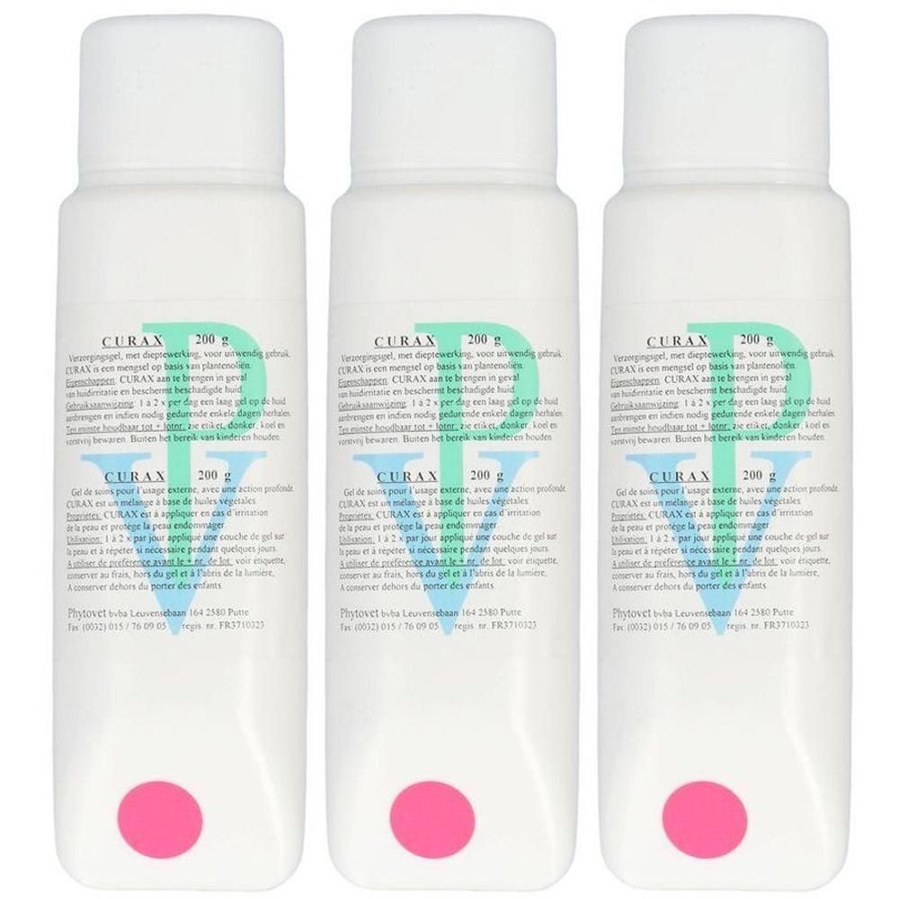 Drie witte flacons met Curax 200g gel. Elke fles heeft een etiket met productinformatie en een roze cirkel.