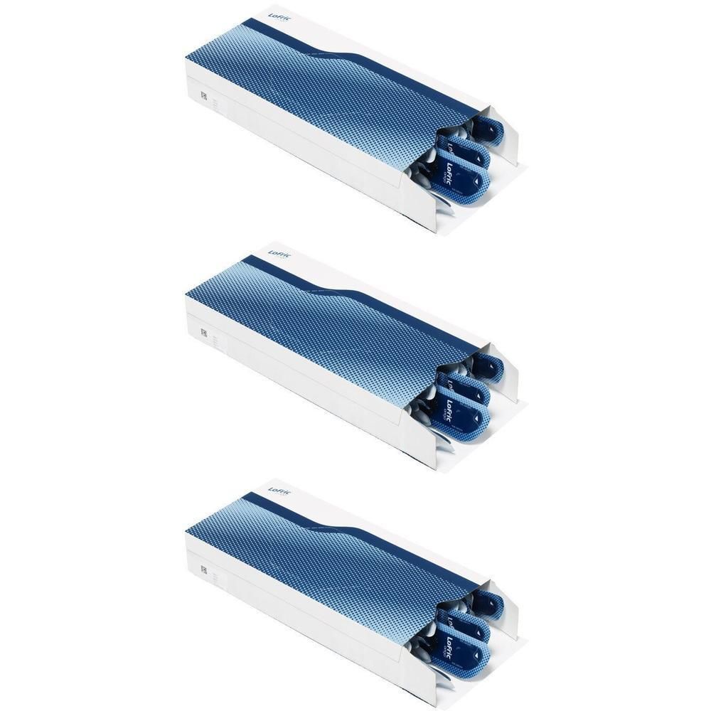 Drie pakken van elk vier blauwe katheters in dozen met blauw patroon.