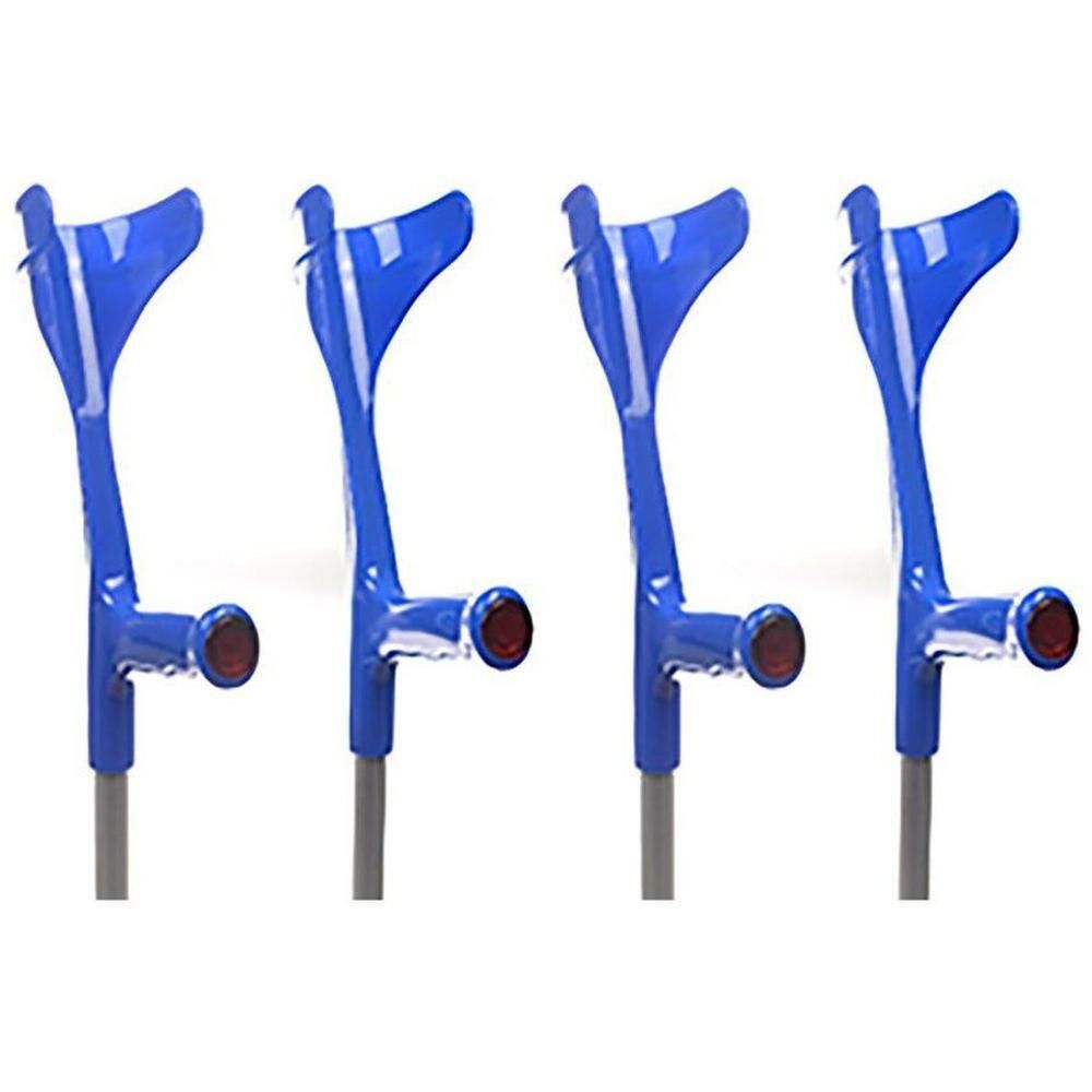 Quatre béquilles avant-bras bleues en aluminium avec poignées rouges.