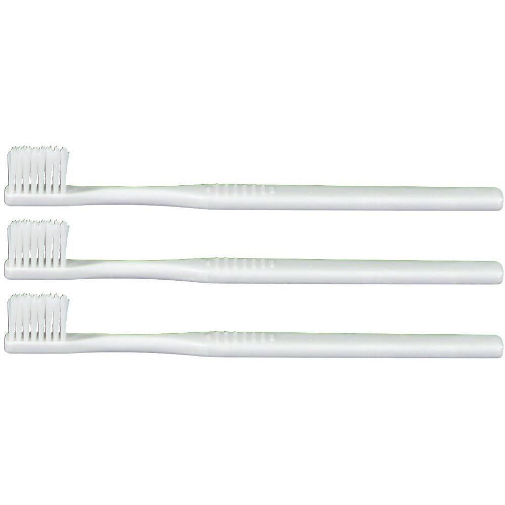 Drie witte tandenborstels met rechte borstels en gegroefde handvatten.
