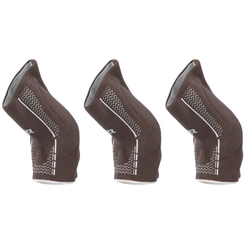Trois genouillères marron avec des accents blancs.