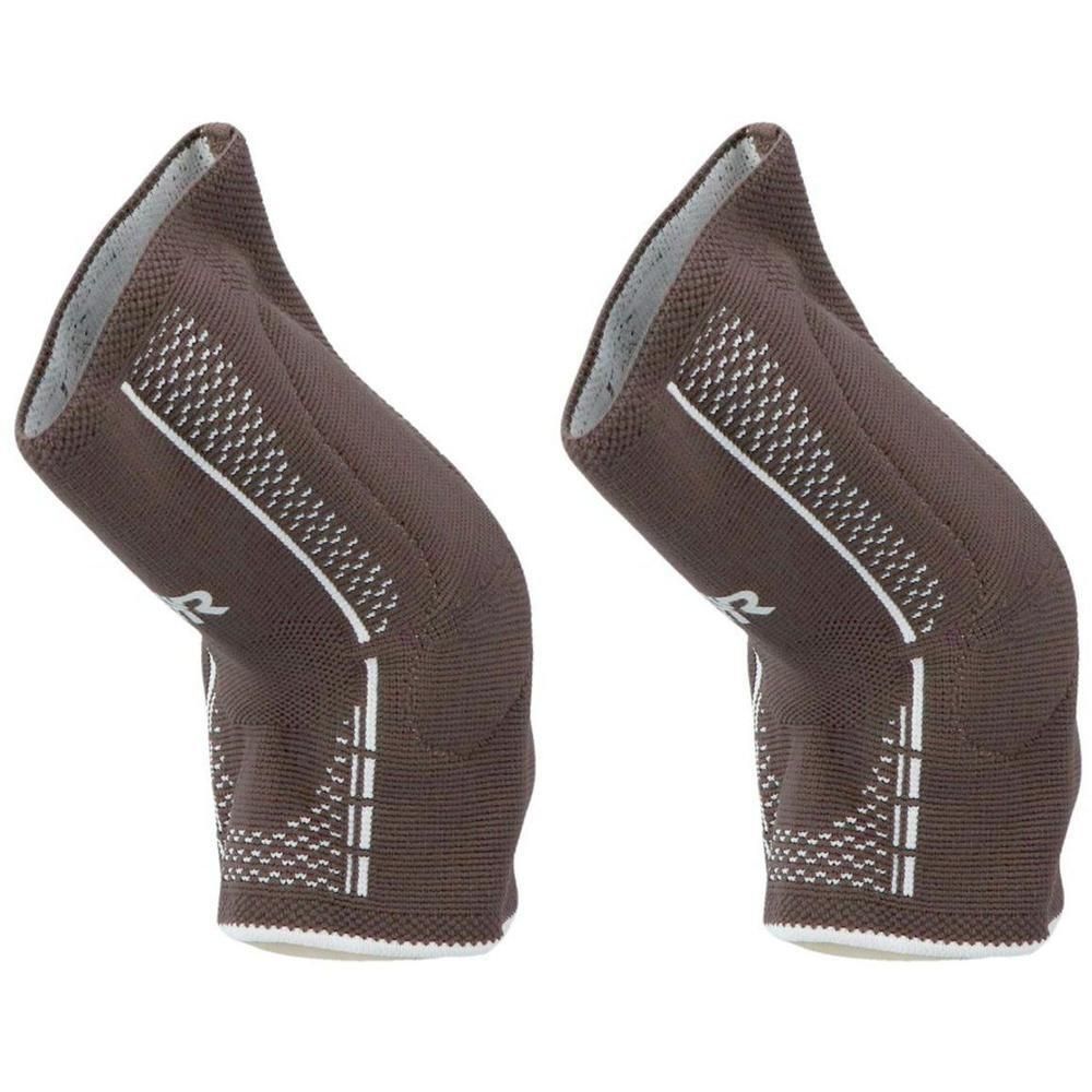 Deux genouillères marron avec motif blanc et rayures.