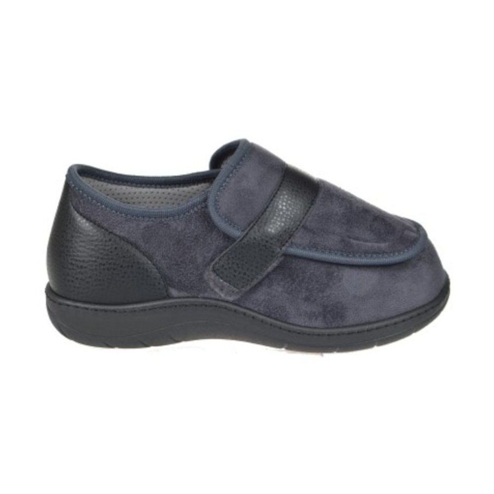 Chaussure confort grise avec fermeture velcro, talon noir et semelle en caoutchouc.