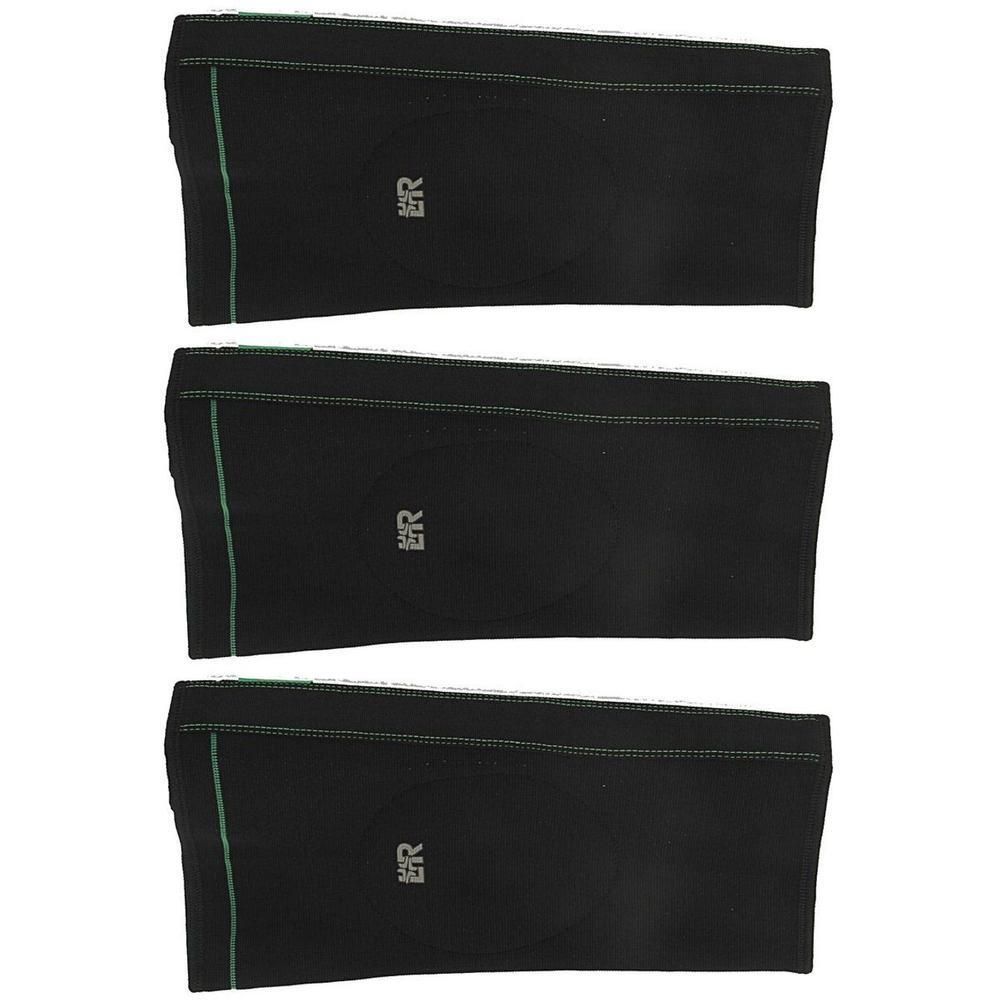 Trois genouillères noires avec coutures vertes et un logo.